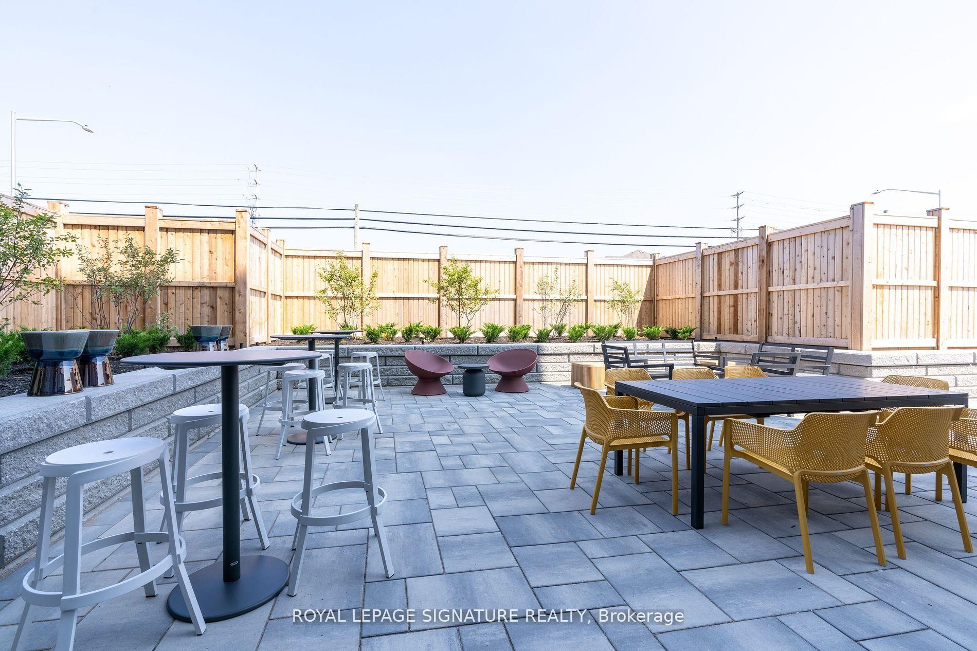 314-1440 Clarriage Court, Milton, ON - Outdoor With Deck Patio Veranda