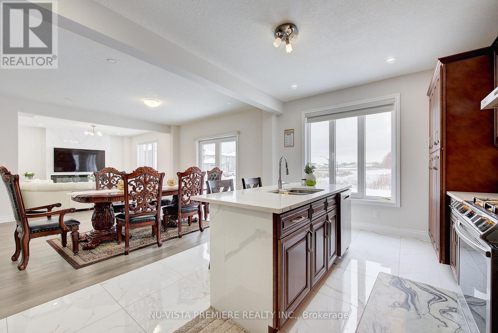 2232 Tripp Drive, London South (South V), ON - Indoor