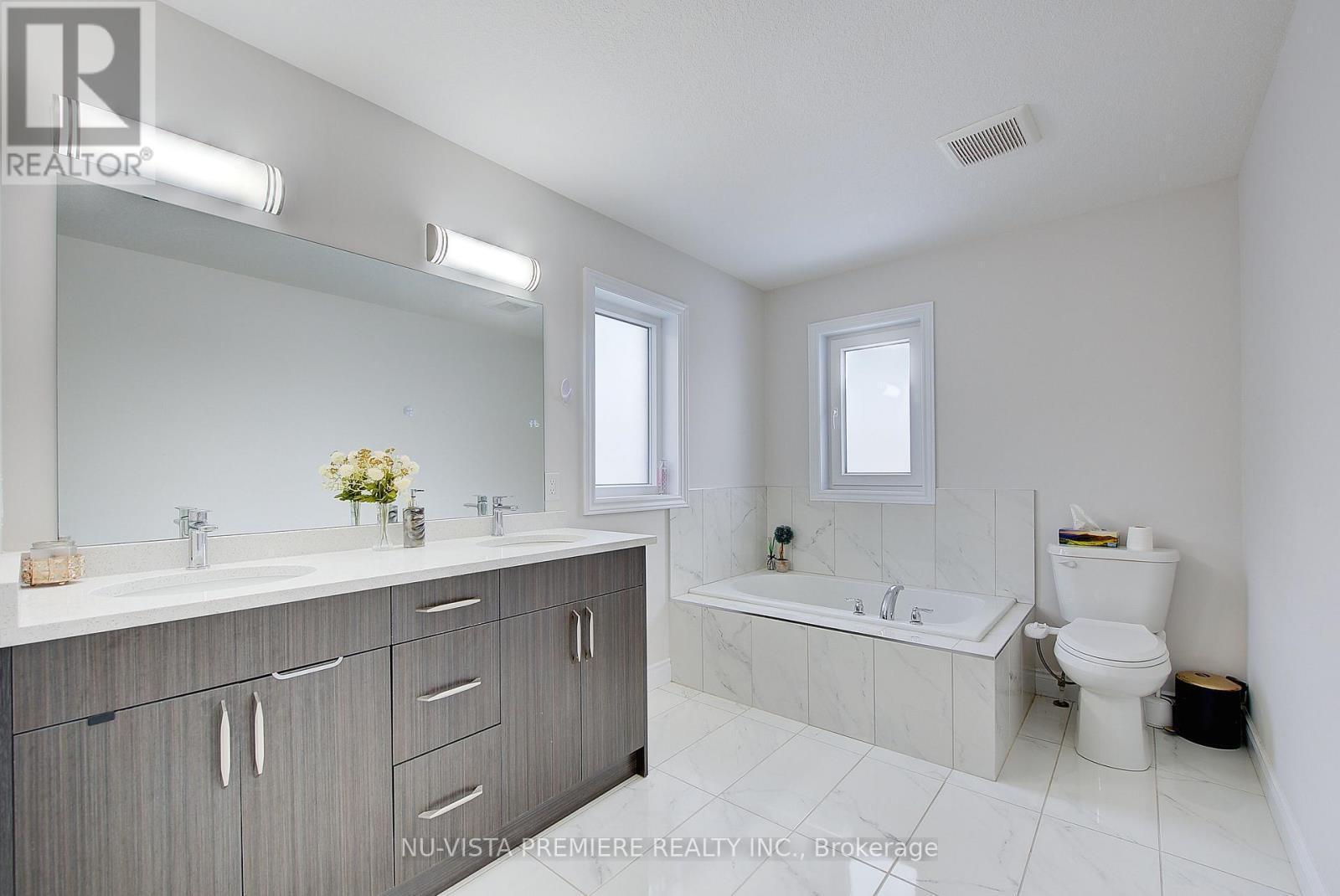 2232 Tripp Drive, London South (South V), ON - Indoor Photo Showing Bathroom