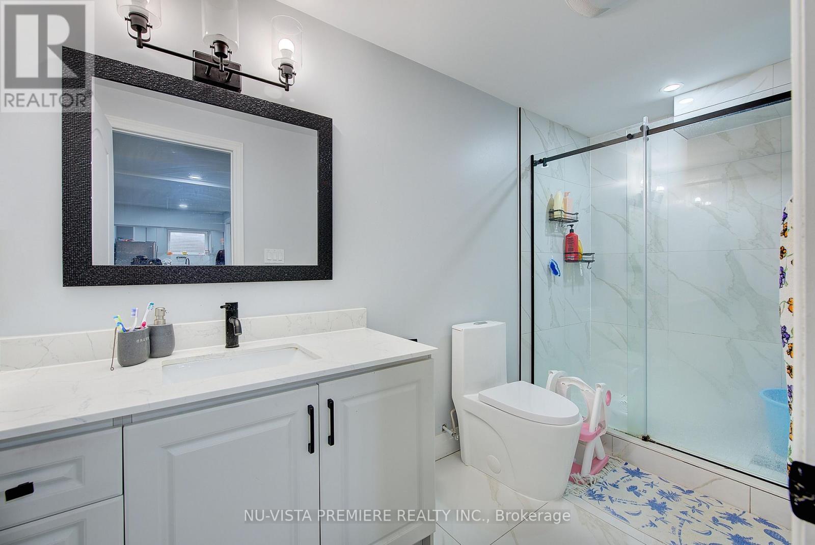 2232 Tripp Drive, London South (South V), ON - Indoor Photo Showing Bathroom