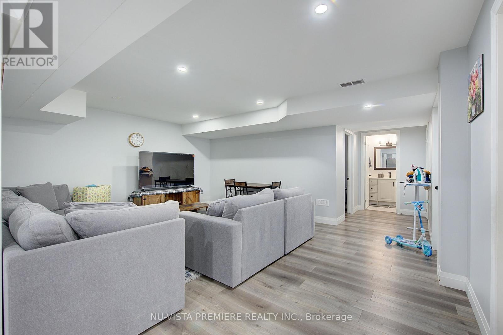 2232 Tripp Drive, London South (South V), ON - Indoor