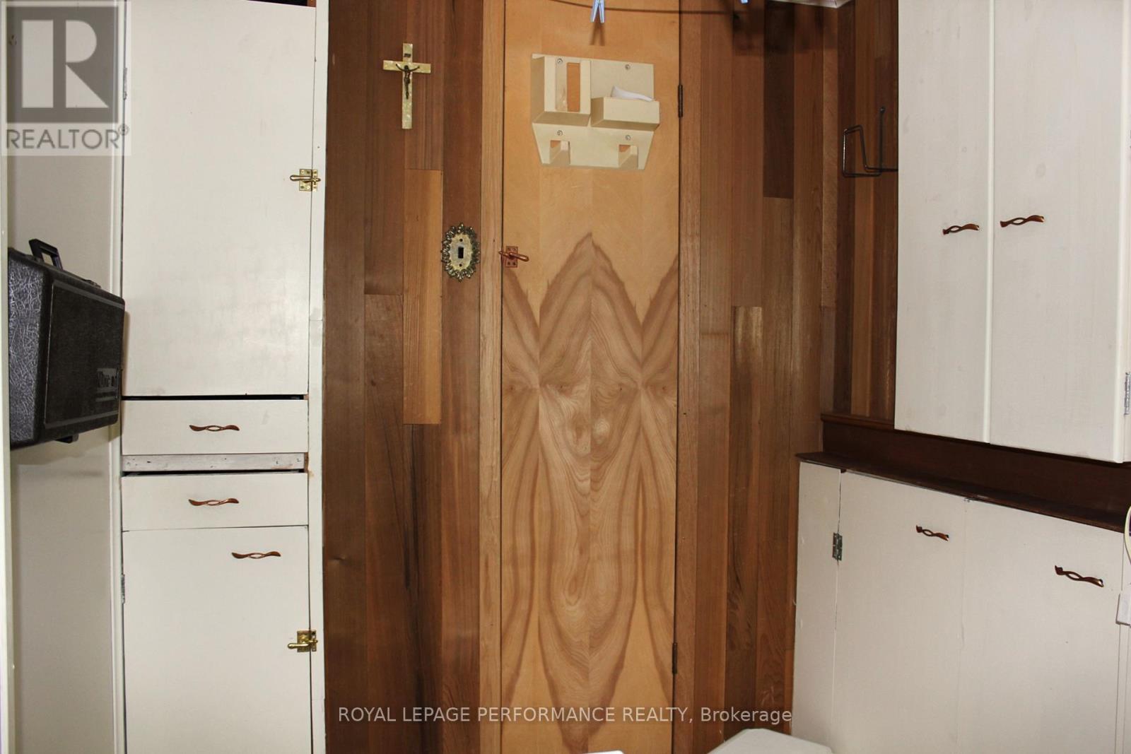 408 Beach Avenue, Cornwall, ON - Indoor