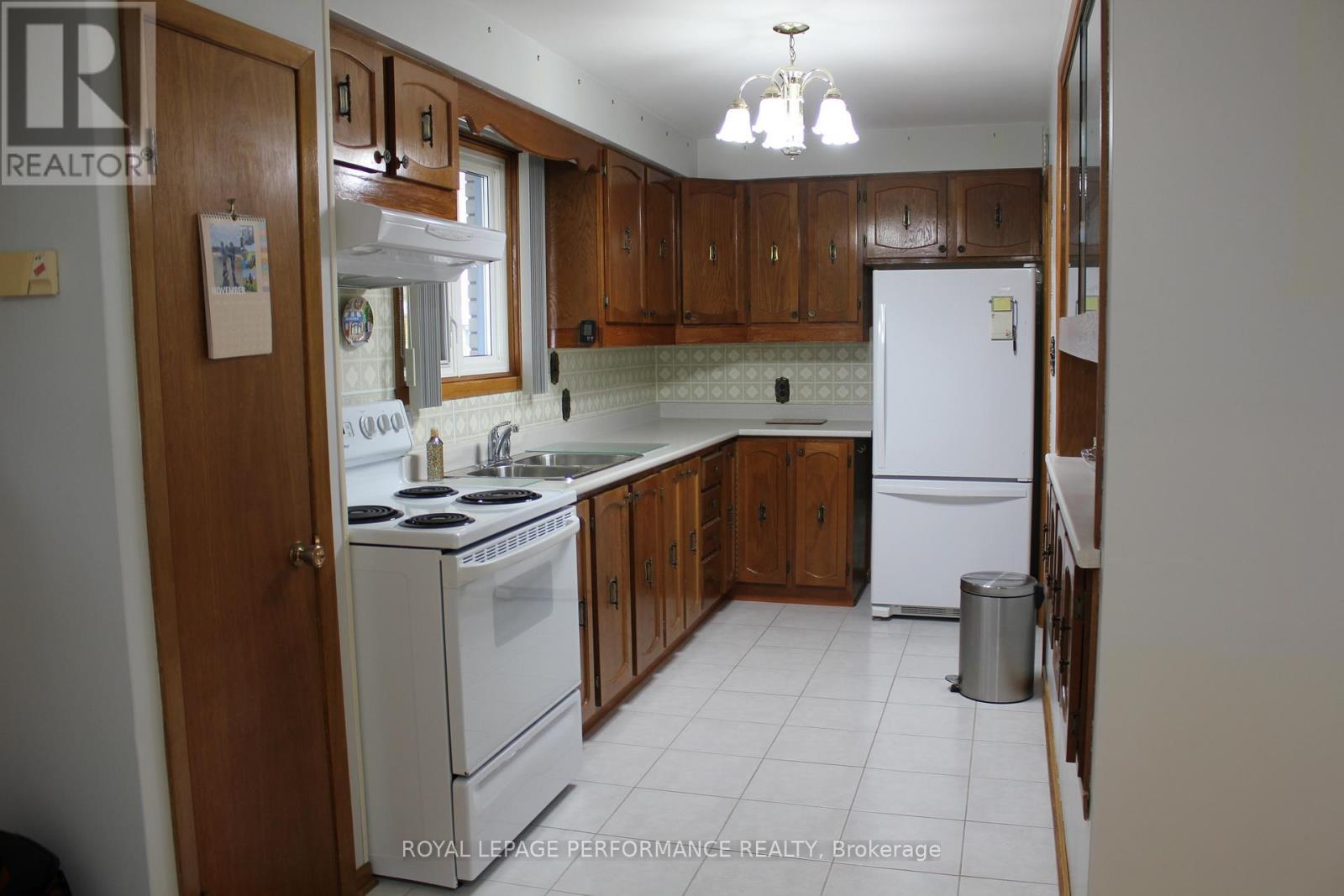 408 Beach Avenue, Cornwall, ON - Indoor Photo Showing Kitchen With Double Sink