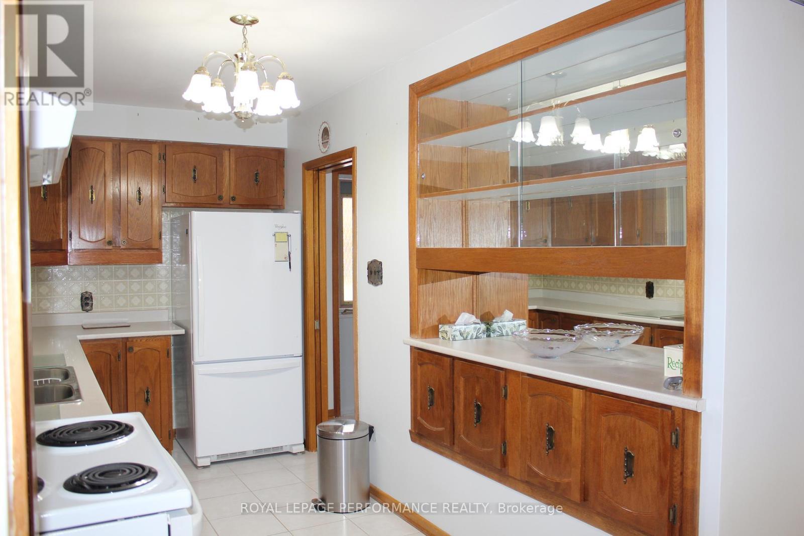 408 Beach Avenue, Cornwall, ON - Indoor Photo Showing Kitchen