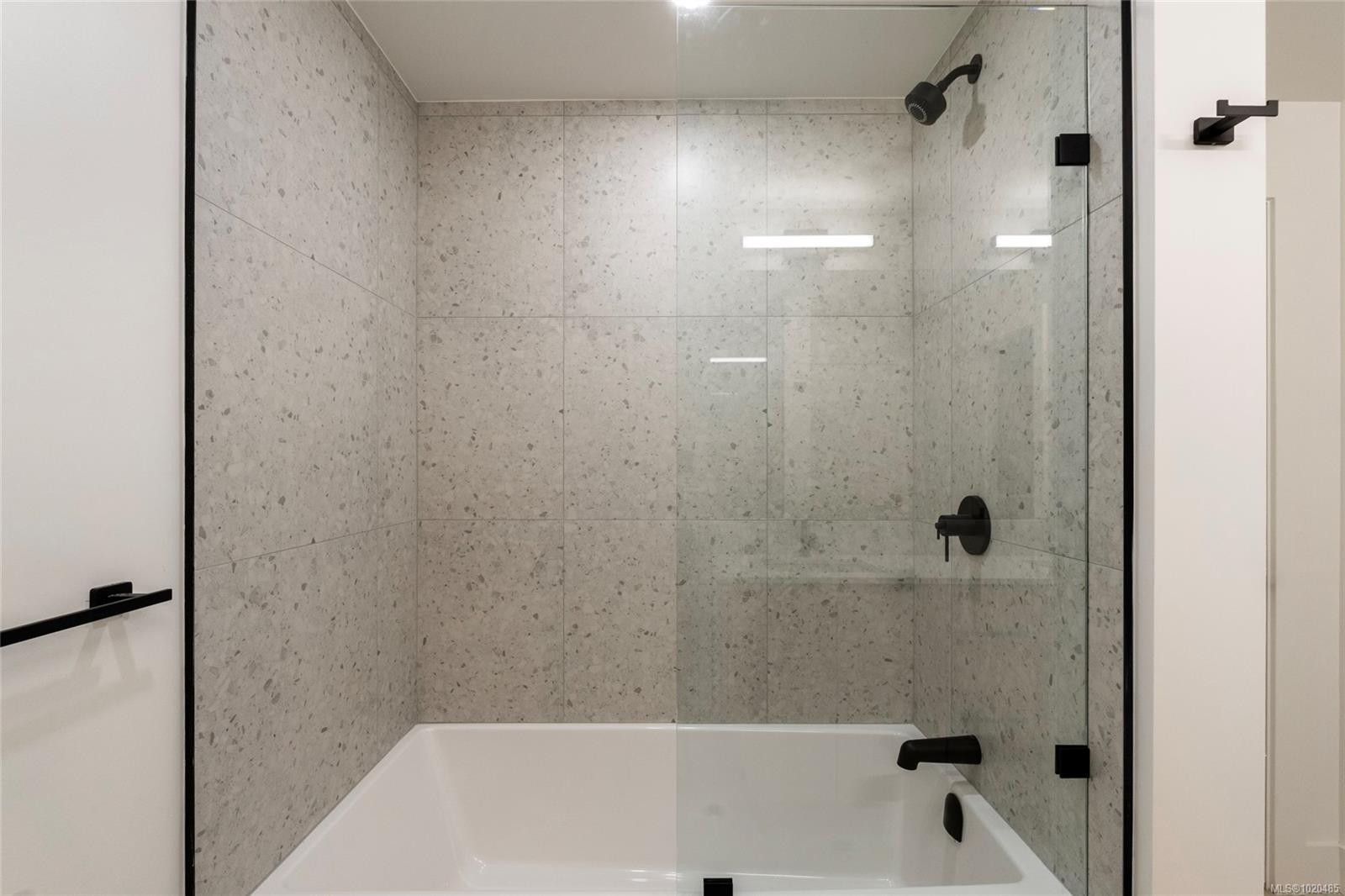 308-2341 Bear Mountain Pkwy, Langford, BC - Indoor Photo Showing Bathroom