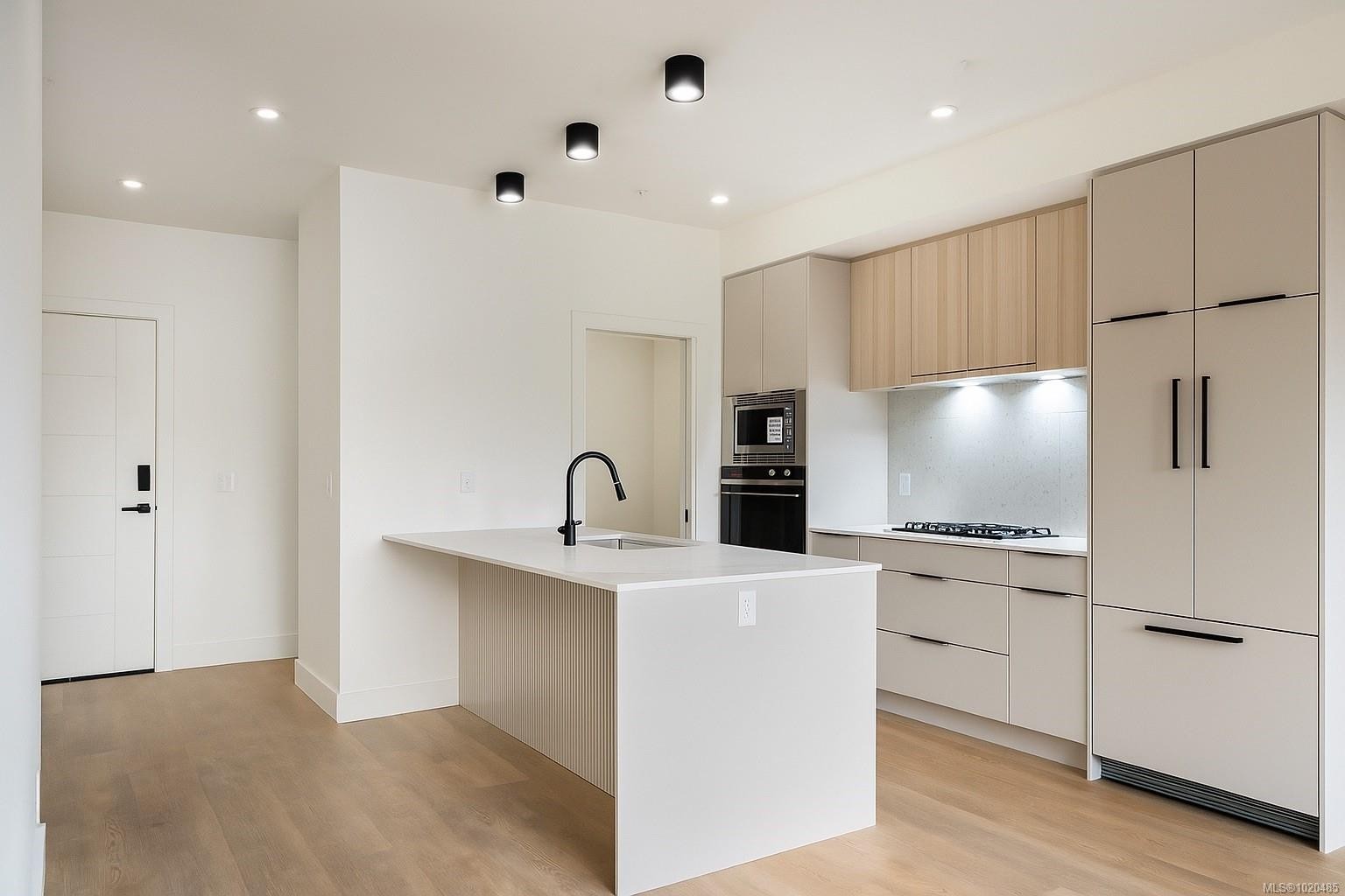 308-2341 Bear Mountain Pkwy, Langford, BC - Indoor Photo Showing Kitchen With Upgraded Kitchen