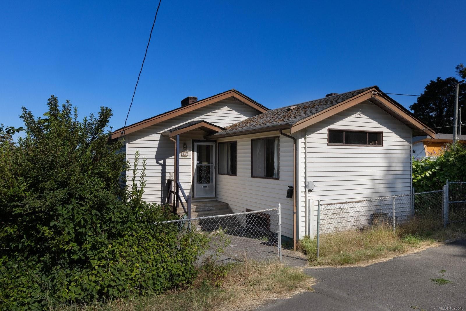 5015 Cordova Bay Rd, Saanich, BC