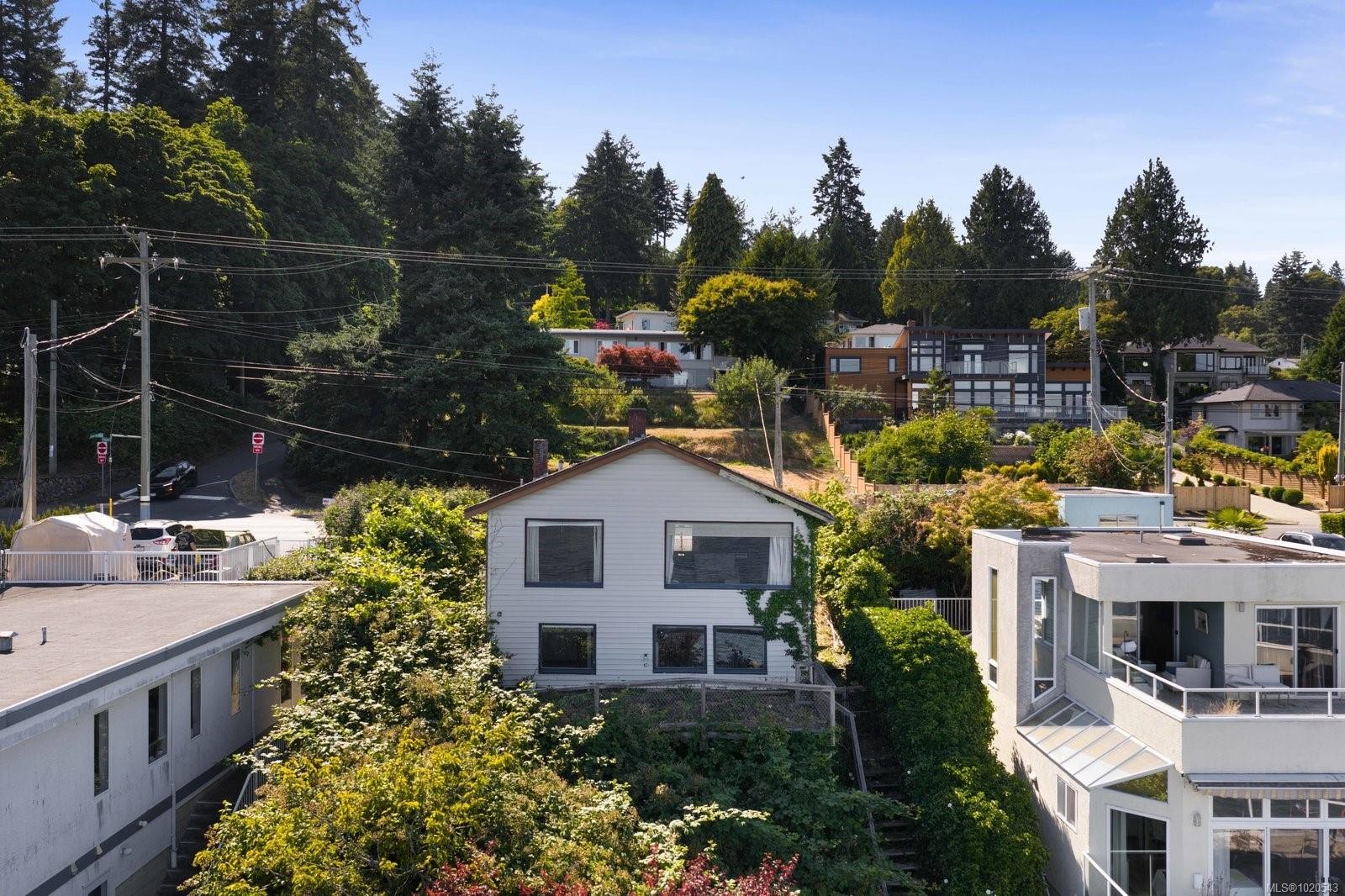 5015 Cordova Bay Rd, Saanich, BC