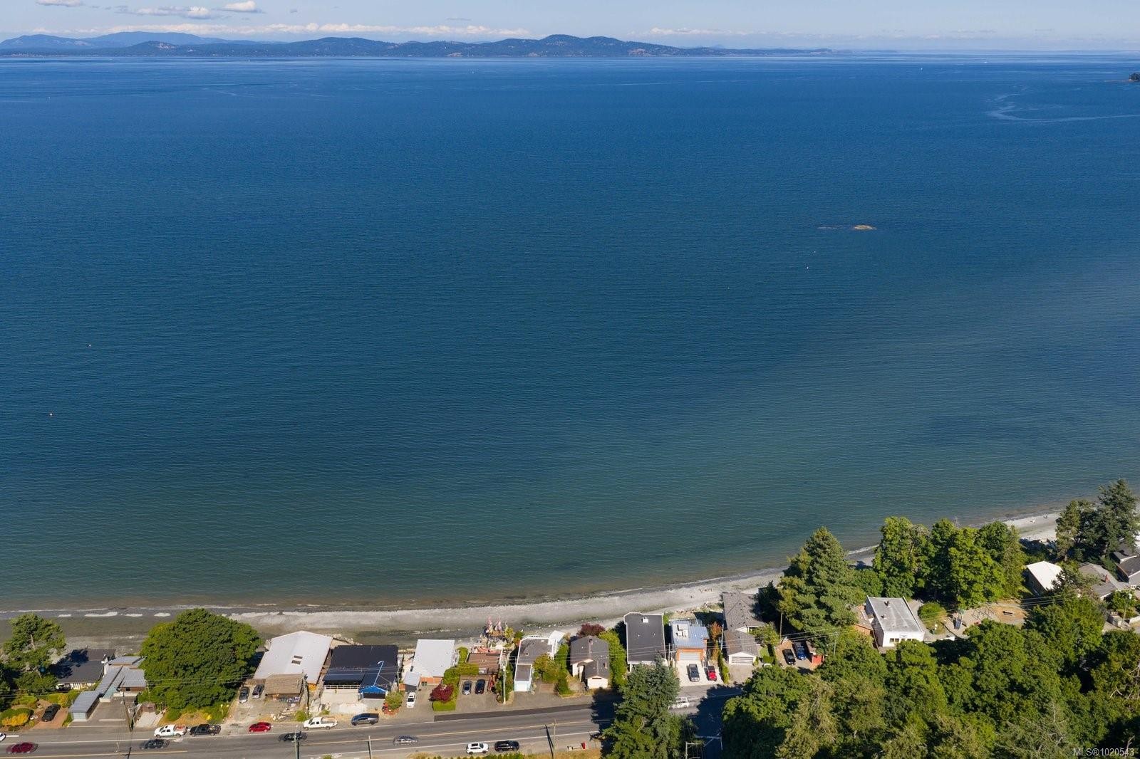 5015 Cordova Bay Rd, Saanich, BC