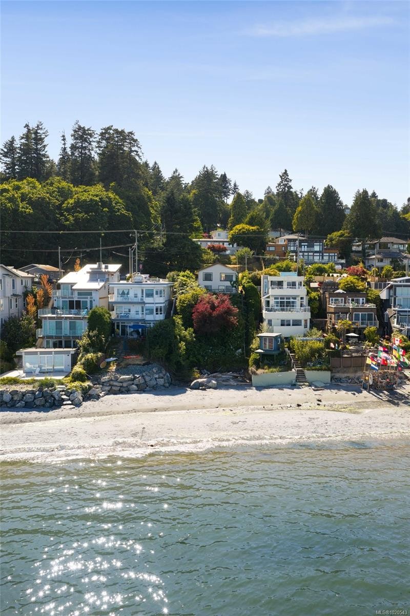 5015 Cordova Bay Rd, Saanich, BC