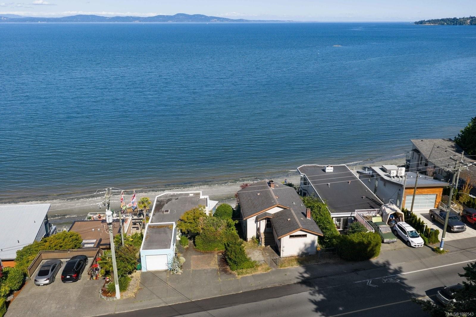 5015 Cordova Bay Rd, Saanich, BC