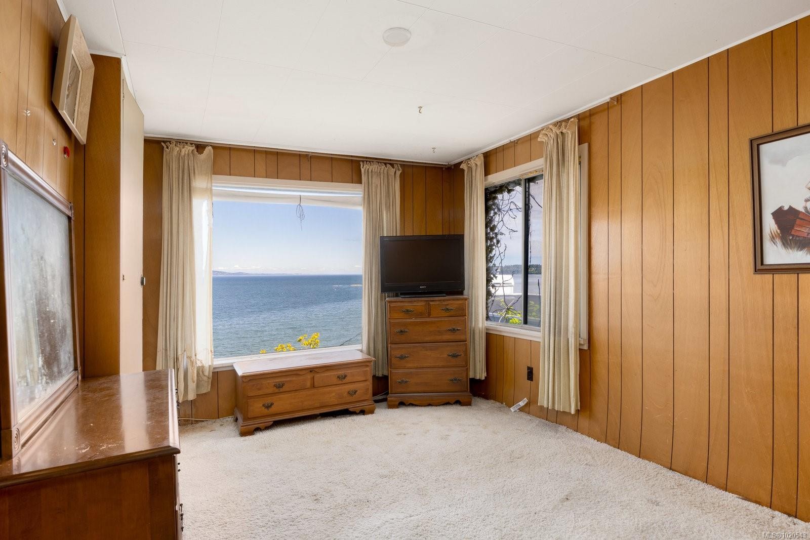 5015 Cordova Bay Rd, Saanich, BC