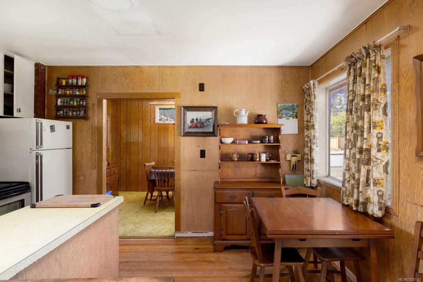 5015 Cordova Bay Rd, Saanich, BC