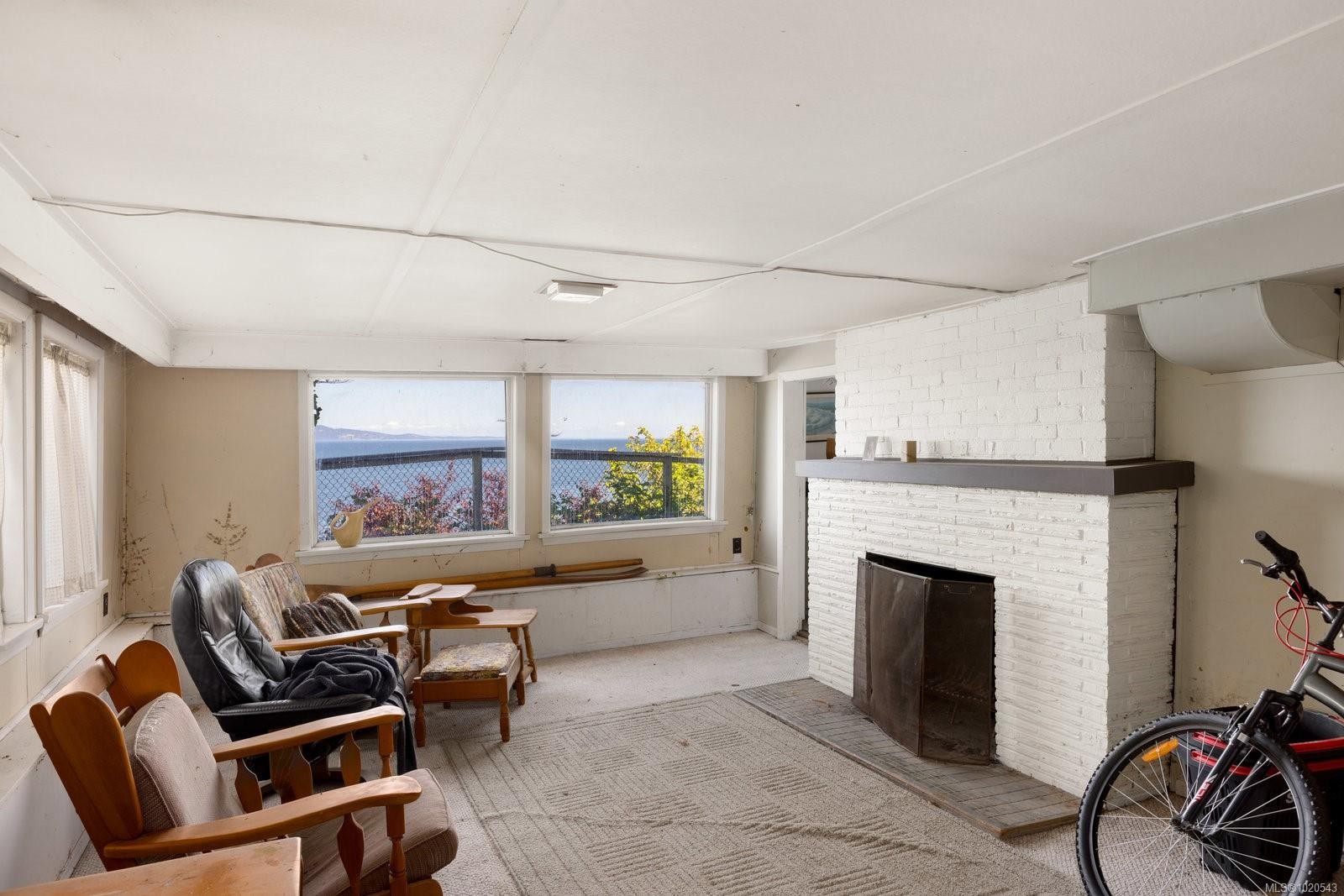 5015 Cordova Bay Rd, Saanich, BC