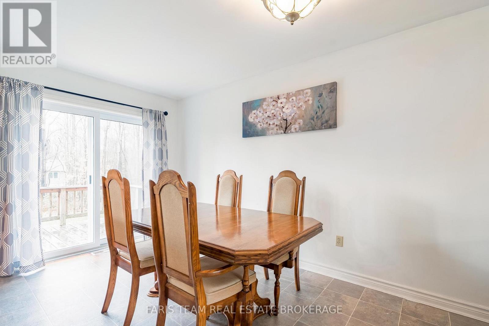 3576 Peter Street, Ramara, ON - Indoor Photo Showing Dining Room