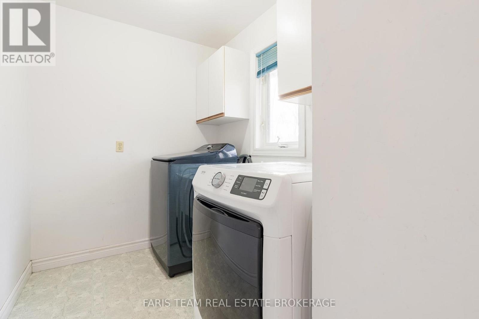 3576 Peter Street, Ramara, ON - Indoor Photo Showing Laundry Room