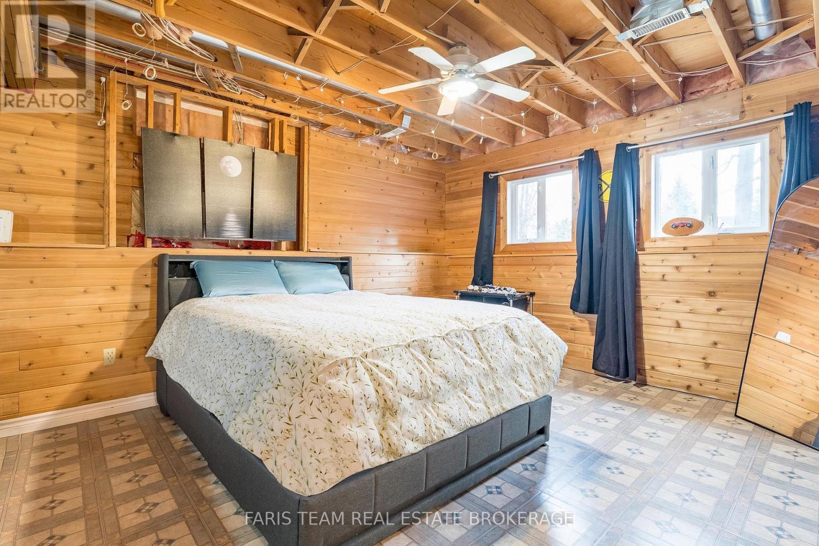3576 Peter Street, Ramara, ON - Indoor Photo Showing Bedroom