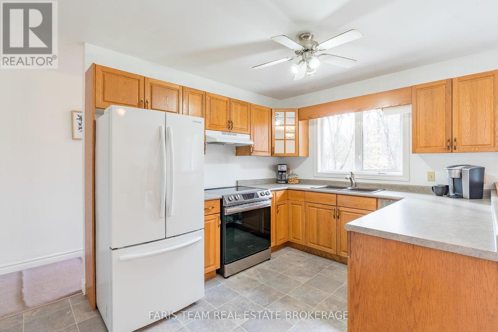 3576 Peter Street, Ramara, ON - Indoor Photo Showing Kitchen With Double Sink