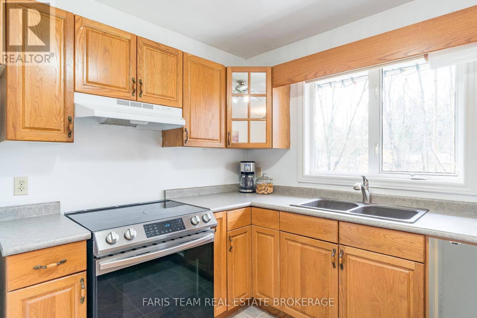 3576 Peter Street, Ramara, ON - Indoor Photo Showing Kitchen With Double Sink