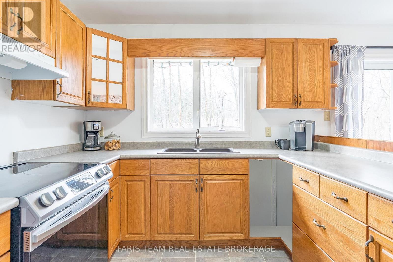 3576 Peter Street, Ramara, ON - Indoor Photo Showing Kitchen With Double Sink