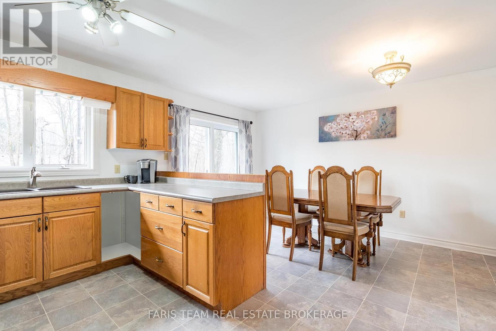 3576 Peter Street, Ramara, ON - Indoor Photo Showing Kitchen