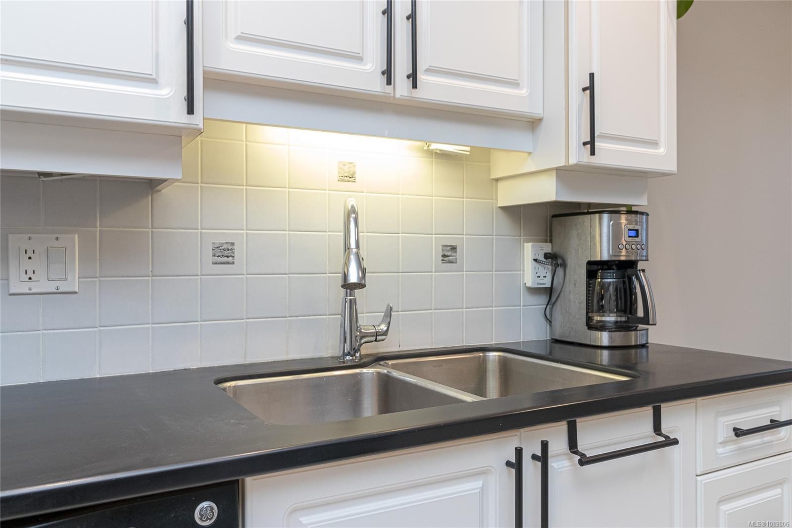 33-909 Admirals Rd, Esquimalt, BC