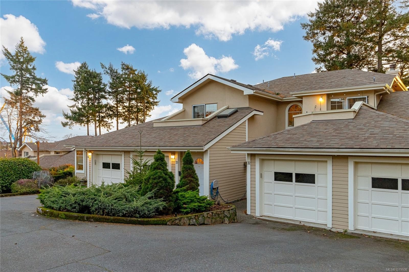 33-909 Admirals Rd, Esquimalt, BC