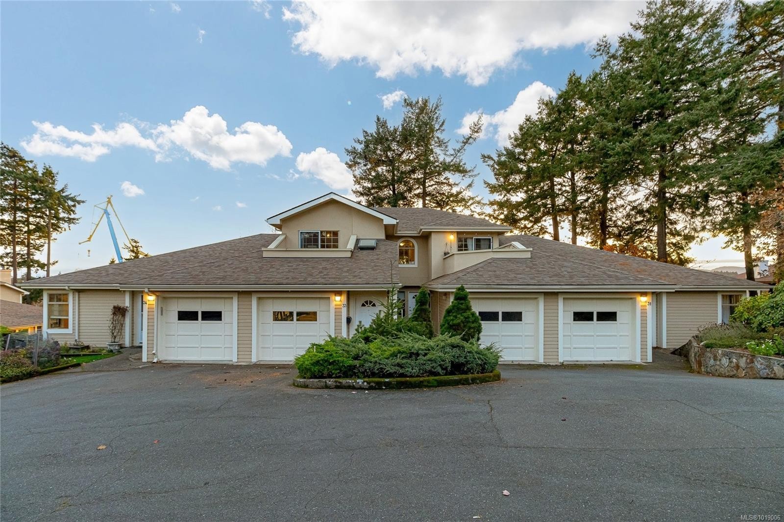 33-909 Admirals Rd, Esquimalt, BC