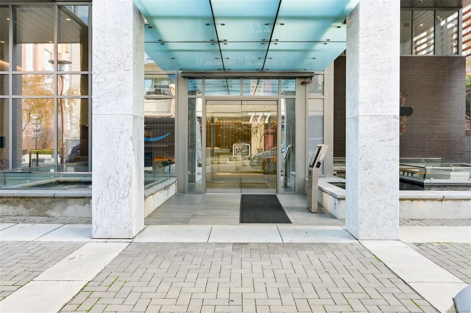 1006-777 Herald St, Victoria, BC - Outdoor With Exterior