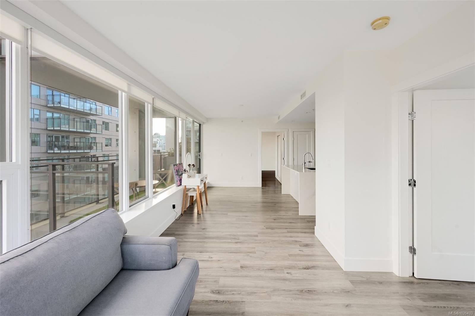 1006-777 Herald St, Victoria, BC - Indoor Photo Showing Other Room