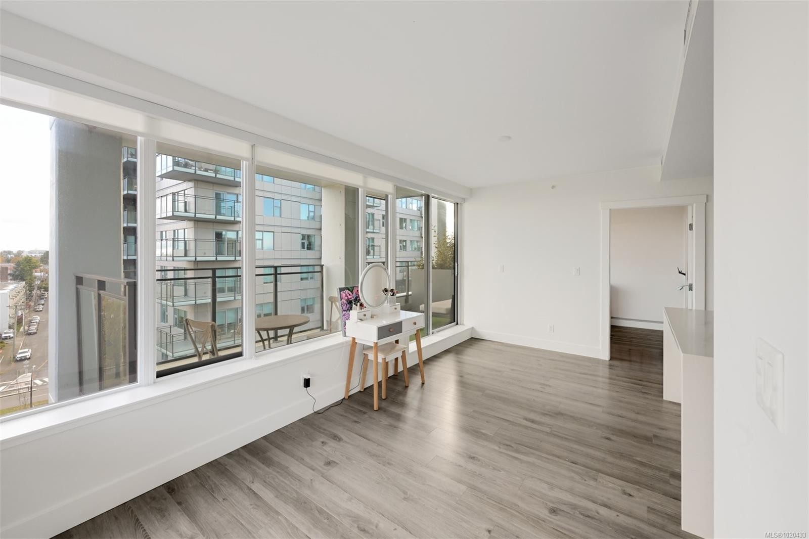 1006-777 Herald St, Victoria, BC - Indoor