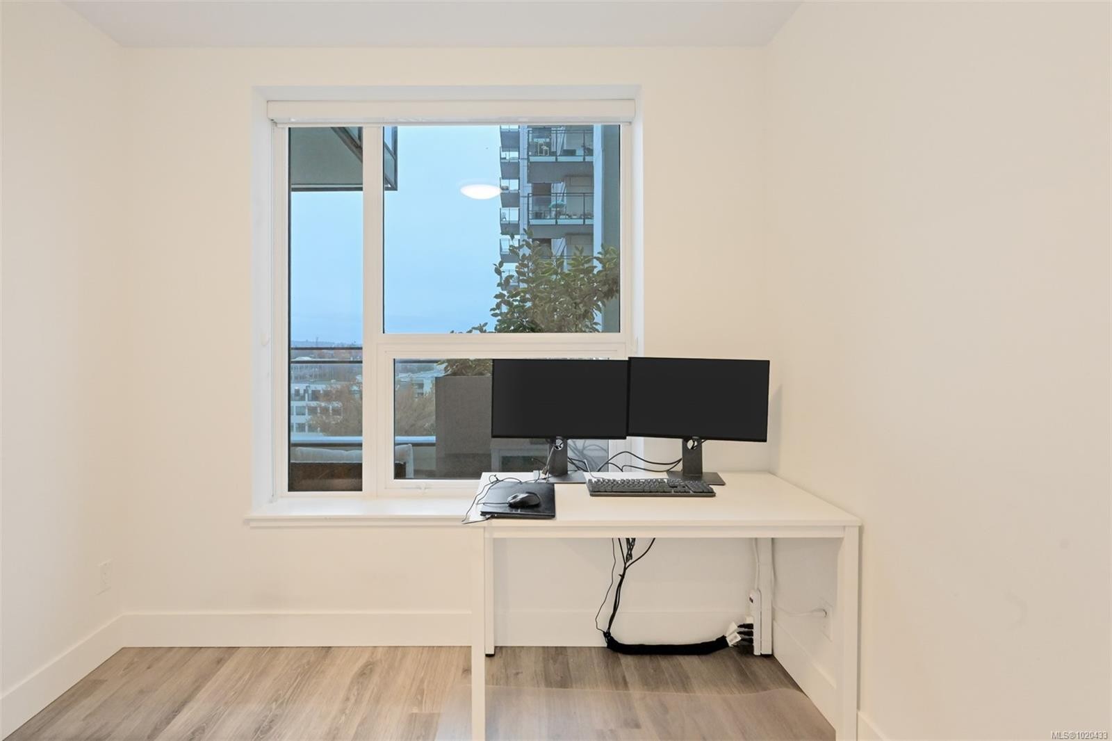 1006-777 Herald St, Victoria, BC - Indoor Photo Showing Office