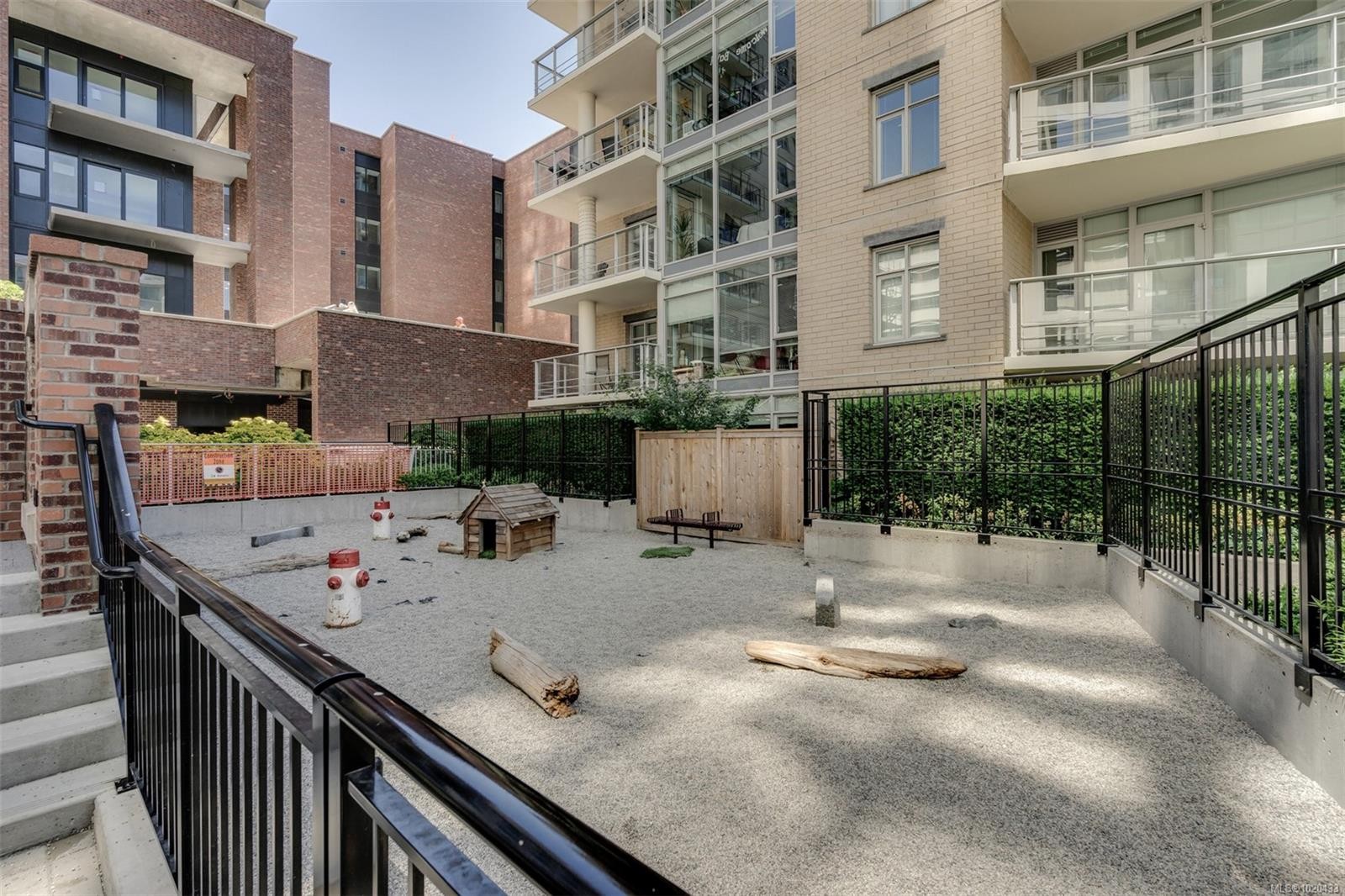 1006-777 Herald St, Victoria, BC - Outdoor