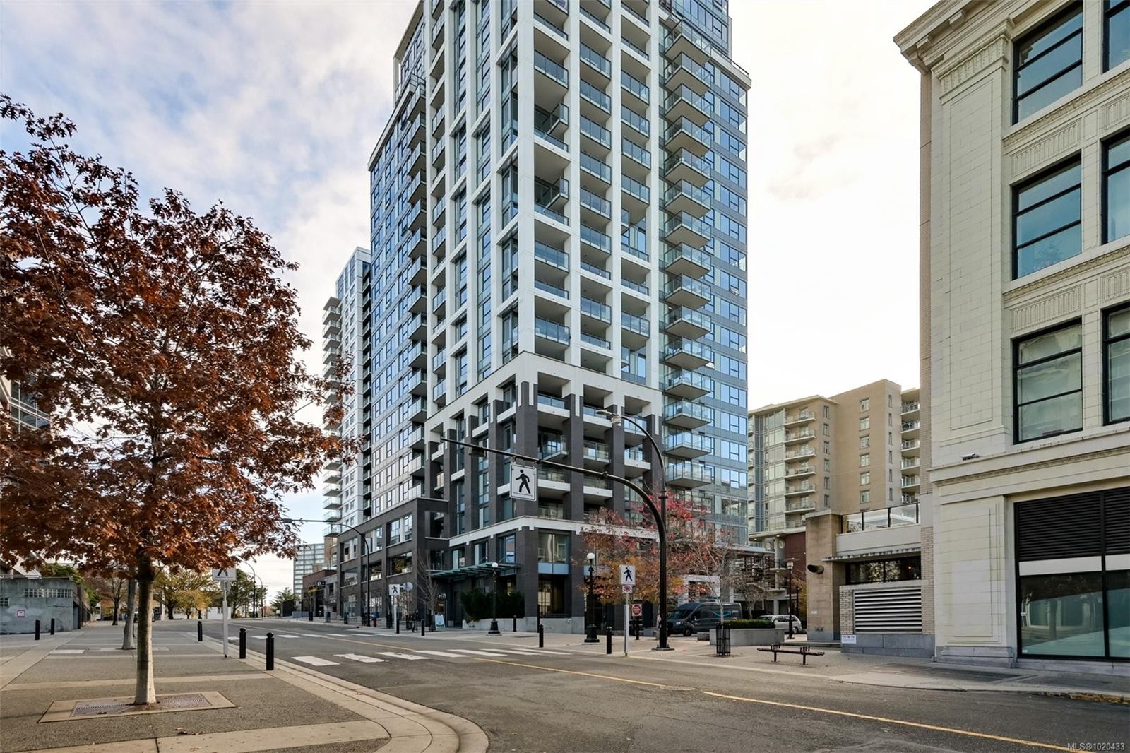 1006-777 Herald St, Victoria, BC - Outdoor With Facade