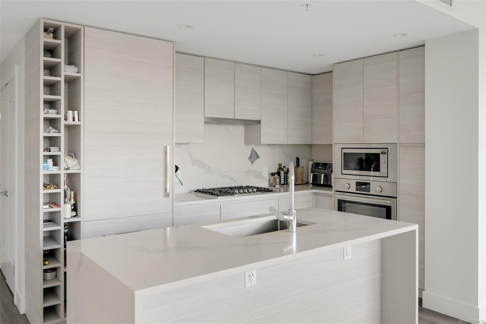 1006-777 Herald St, Victoria, BC - Indoor Photo Showing Kitchen With Upgraded Kitchen