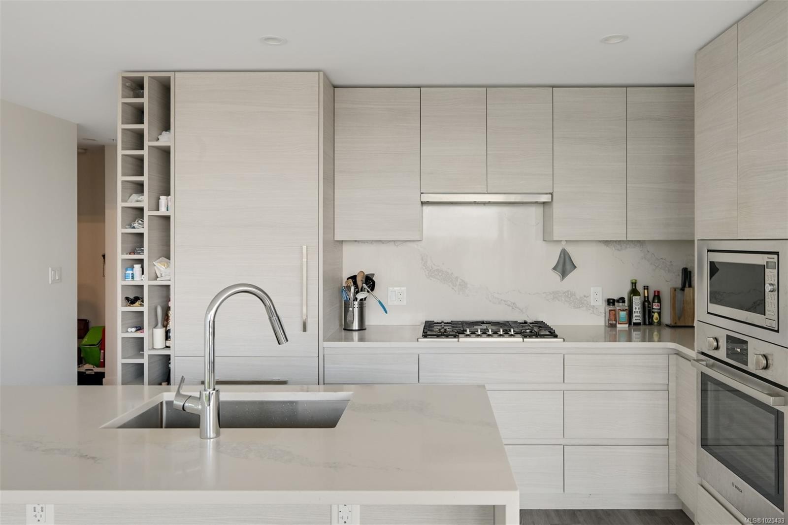 1006-777 Herald St, Victoria, BC - Indoor Photo Showing Kitchen With Upgraded Kitchen