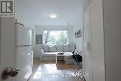 Private 2nd self-contained unit w/separate entrnce -