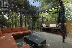 Beautiful side yard to enjoy the season -