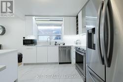 Contemporary kitchen, fully upgraded -