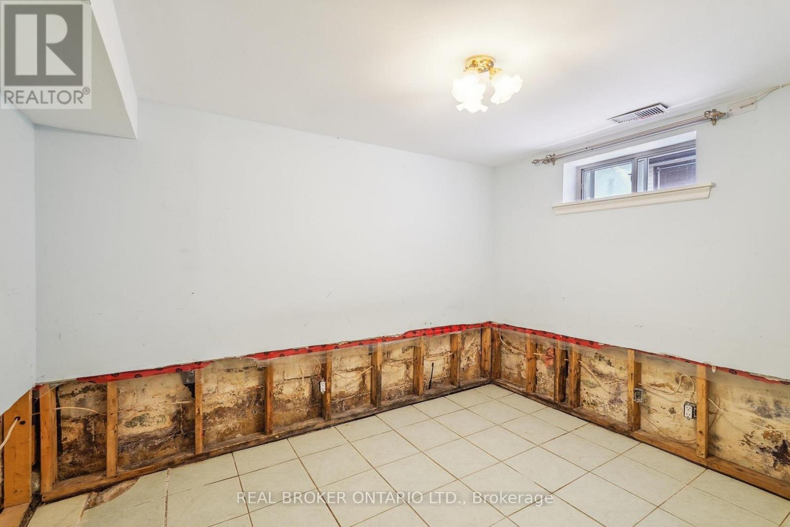 38 Riverview Heights, Toronto, ON - Indoor Photo Showing Other Room