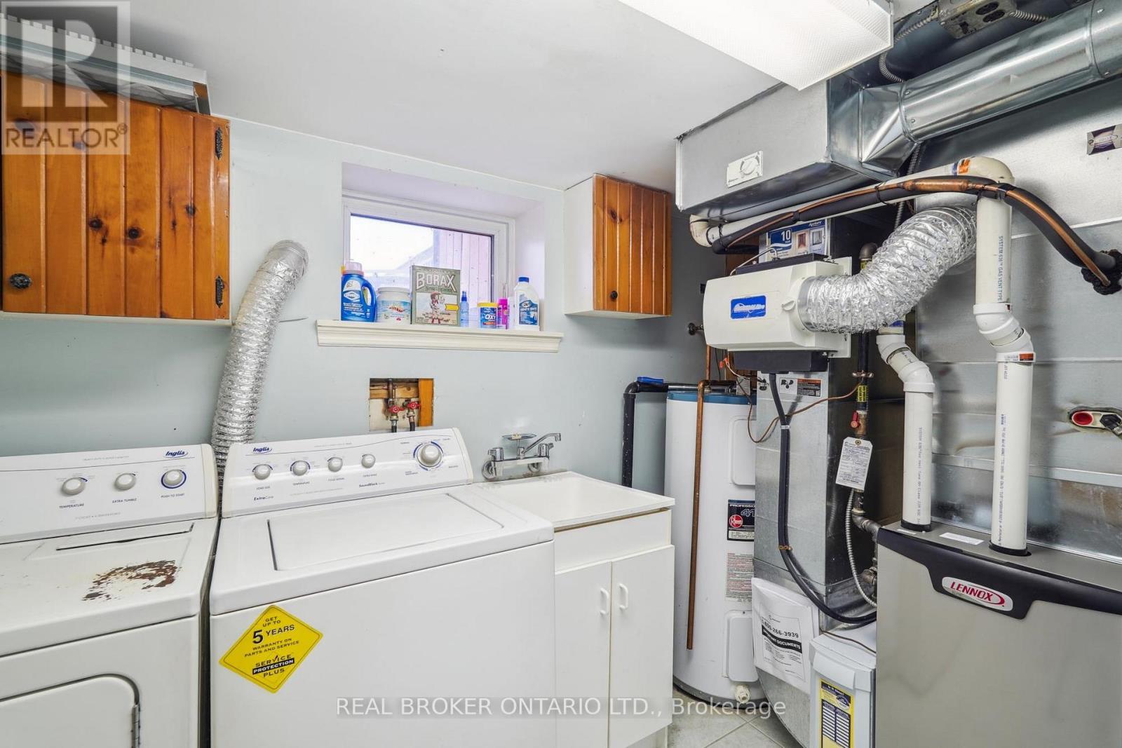38 Riverview Heights, Toronto, ON - Indoor Photo Showing Laundry Room