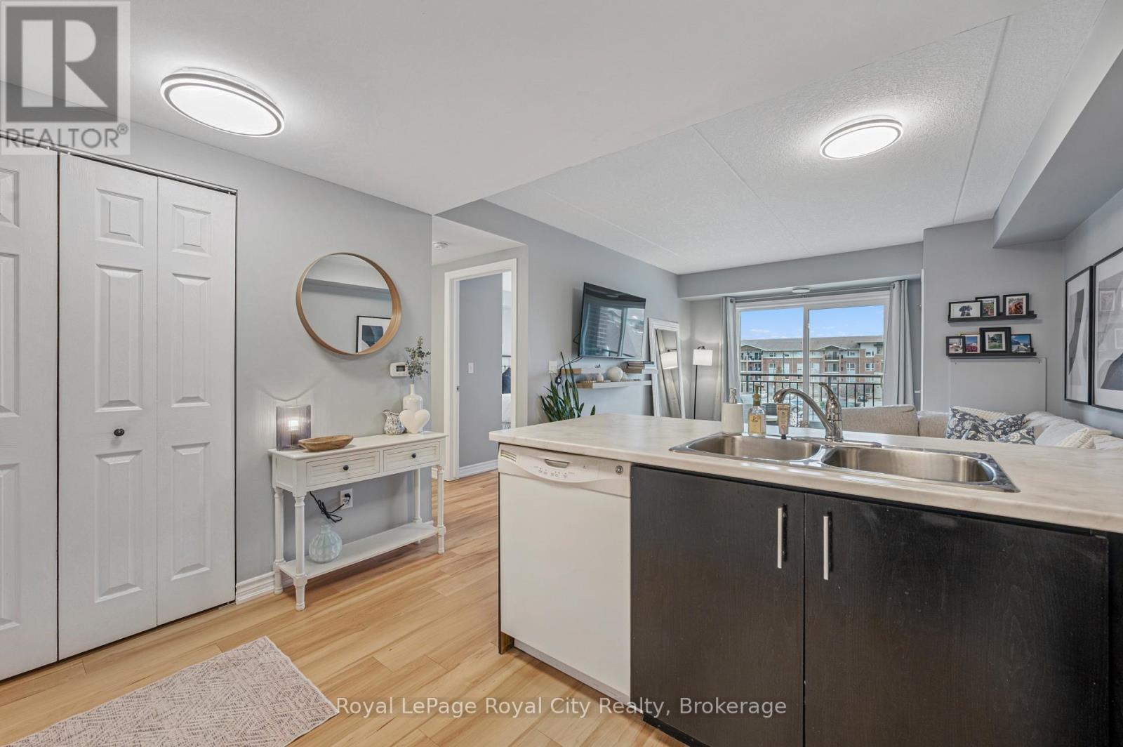 309 - 41 Goodwin Drive, Guelph (Pineridge/Westminster Woods), ON - Indoor Photo Showing Kitchen With Double Sink