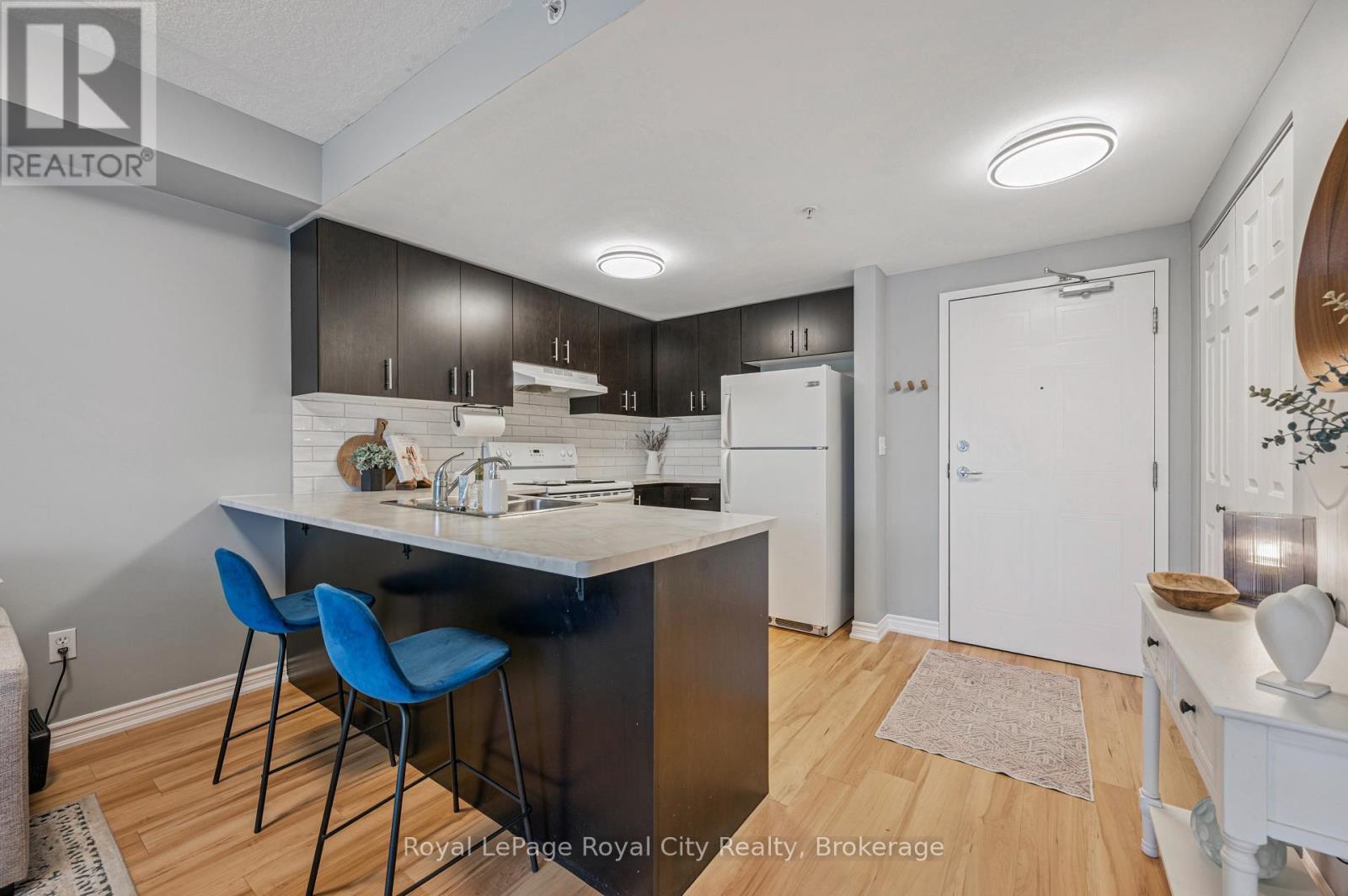 309 - 41 Goodwin Drive, Guelph (Pineridge/Westminster Woods), ON - Indoor Photo Showing Kitchen