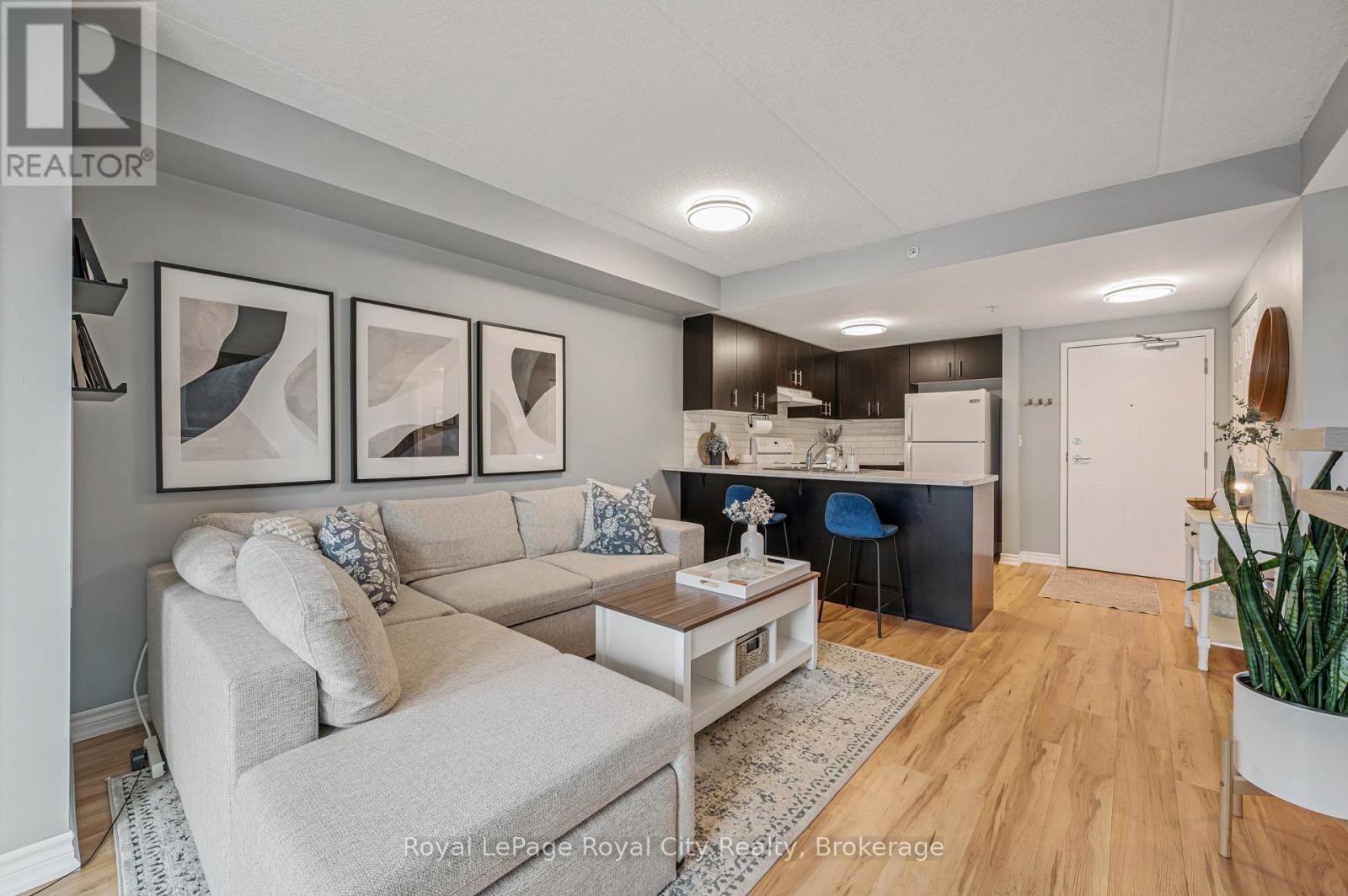309 - 41 Goodwin Drive, Guelph (Pineridge/Westminster Woods), ON - Indoor Photo Showing Living Room