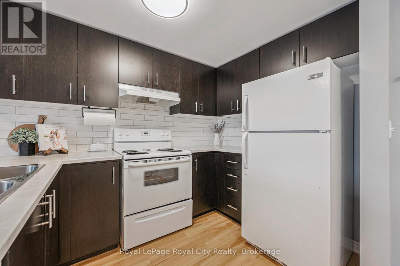 309 - 41 Goodwin Drive, Guelph (Pineridge/Westminster Woods), ON - Indoor Photo Showing Kitchen
