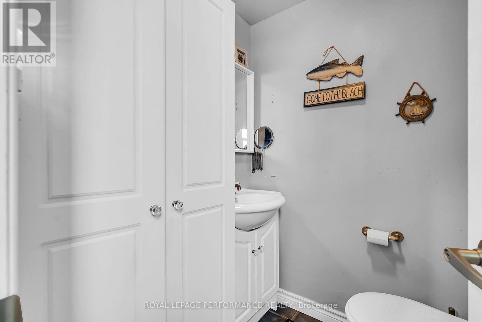 725 Gloucester Street N, Cornwall, ON - Indoor Photo Showing Bathroom