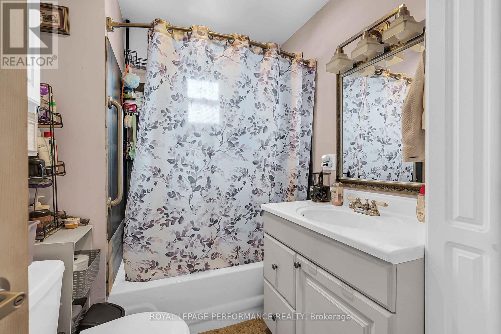 725 Gloucester Street N, Cornwall, ON - Indoor Photo Showing Bathroom