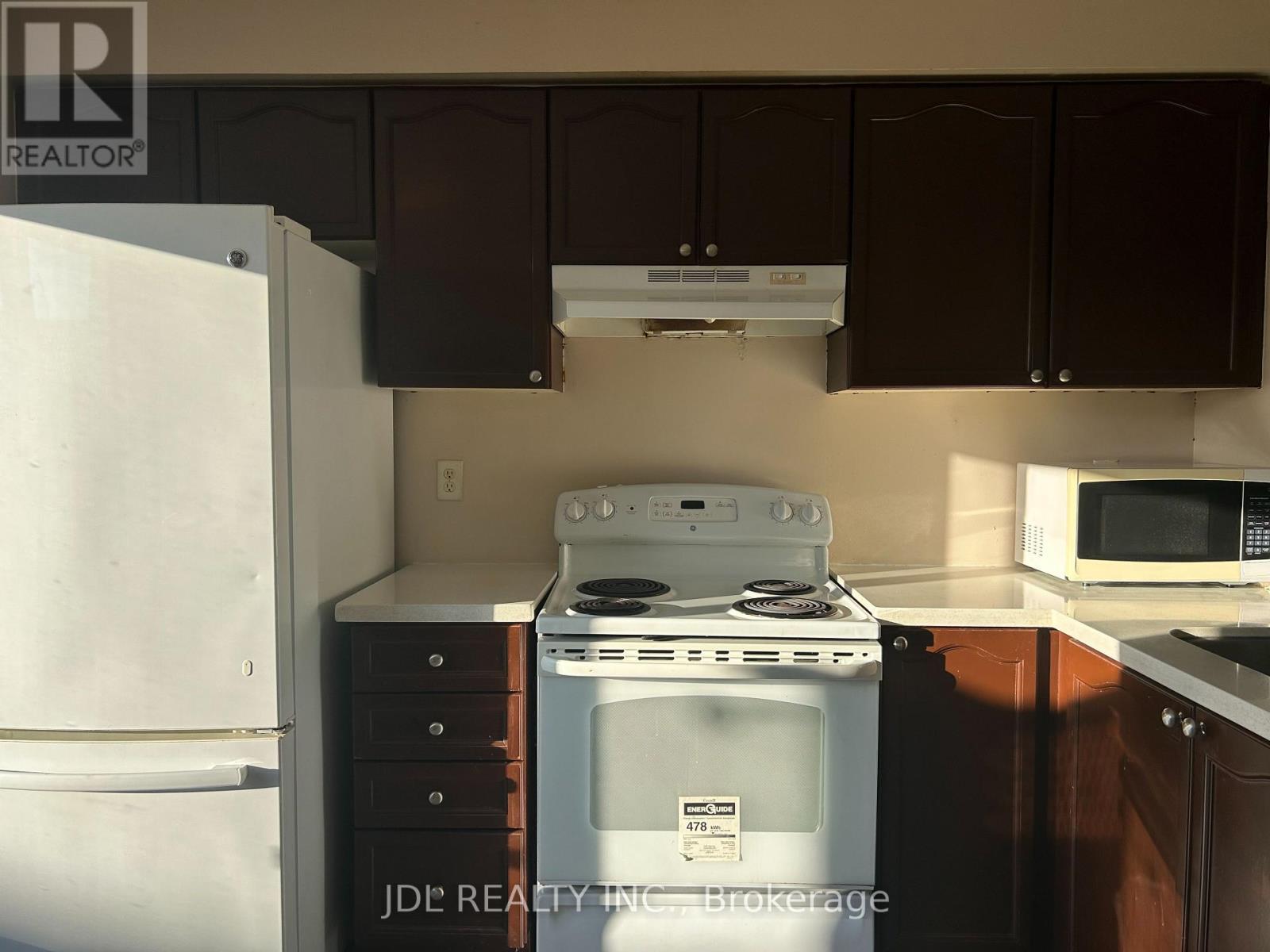 233A Rouge River Dr Drive, Toronto, ON - Indoor Photo Showing Kitchen