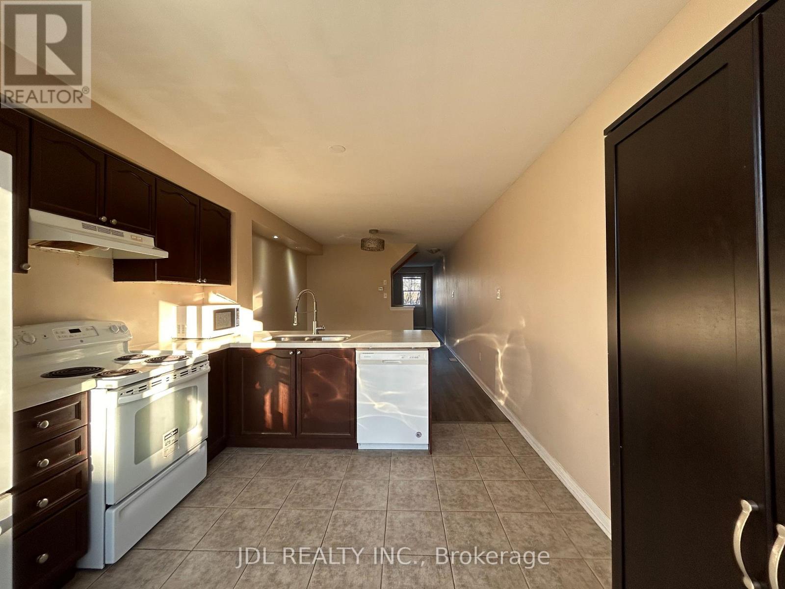 233A Rouge River Dr Drive, Toronto, ON - Indoor Photo Showing Kitchen
