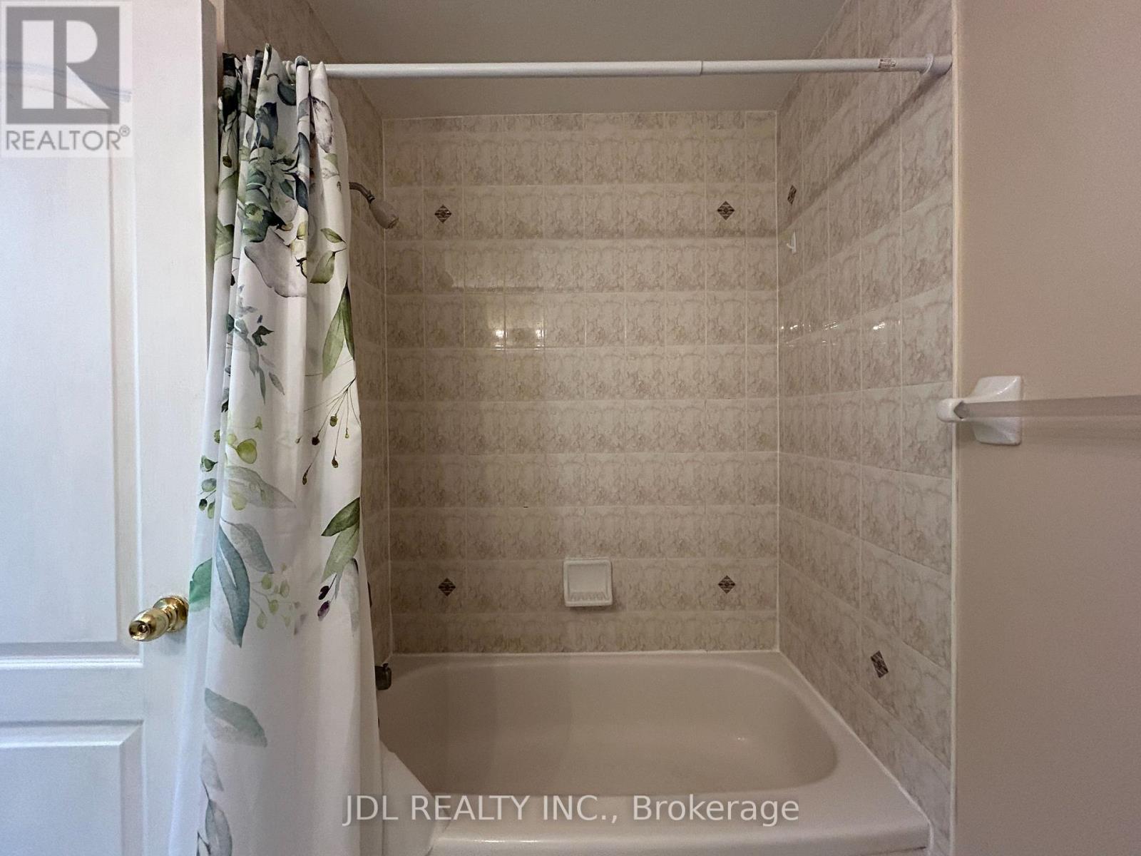 233A Rouge River Dr Drive, Toronto, ON - Indoor Photo Showing Bathroom